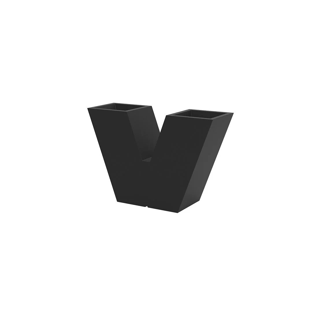 Pot de fleurs V, coloris noir, sur fond blanc