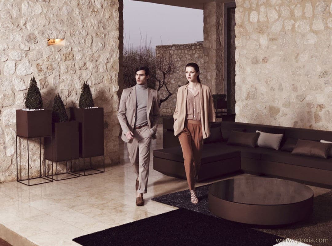 jardiniere-noire-sur-pied