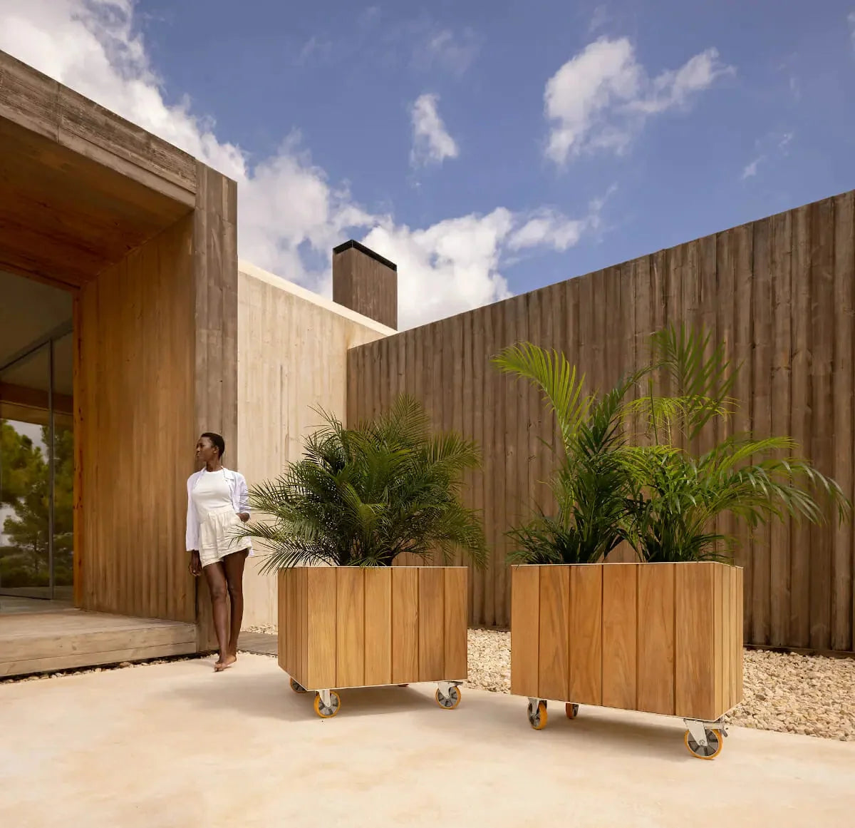 Jardinières Vineyard sur une terrasse ensoleillée