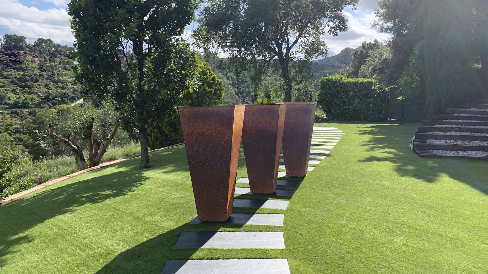 vase-xxl-corten